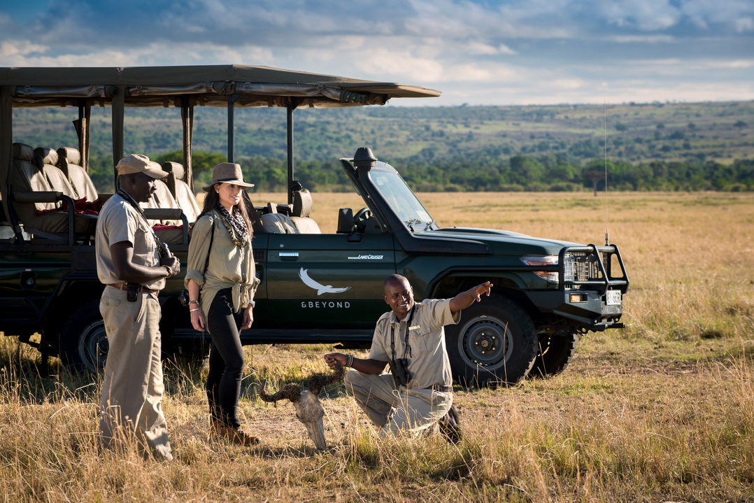 tracker education guests at andBeyond Kichwa Tembo Camp Kenya Masai Mara on a game drive