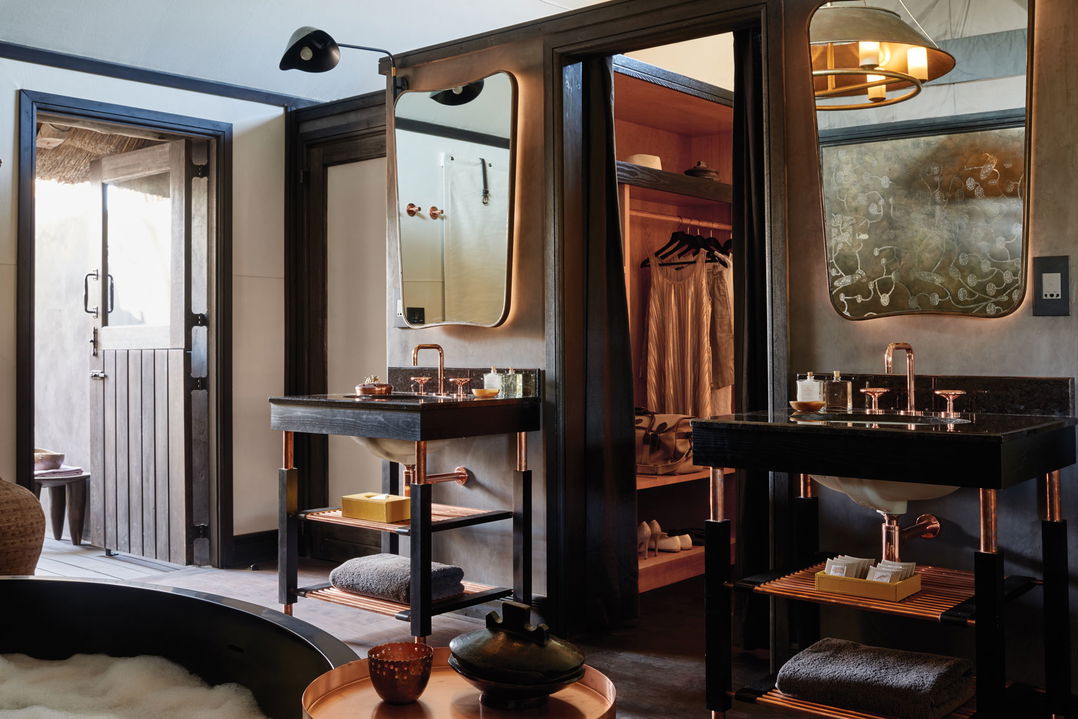 vanity and bathroom views of suite bathroom at Belmond Eagle Island Lodge