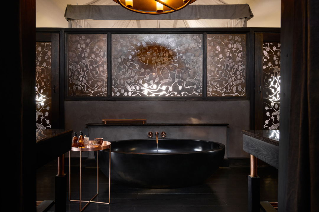 bathroom views of the luxury suites of Belmond Eagle Island Lodge