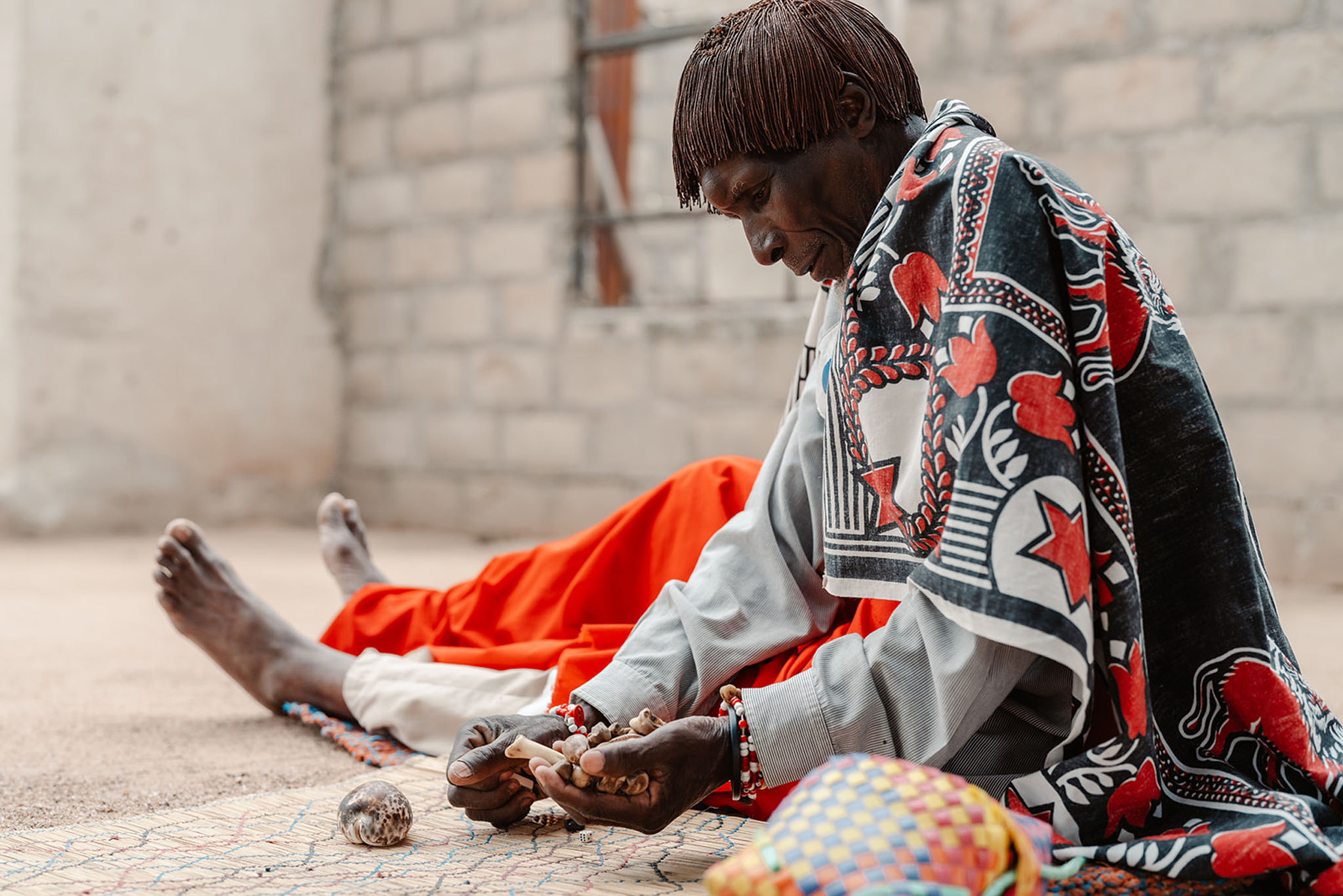 community member looking at ornament on floor during visit of Thornybush community drive
