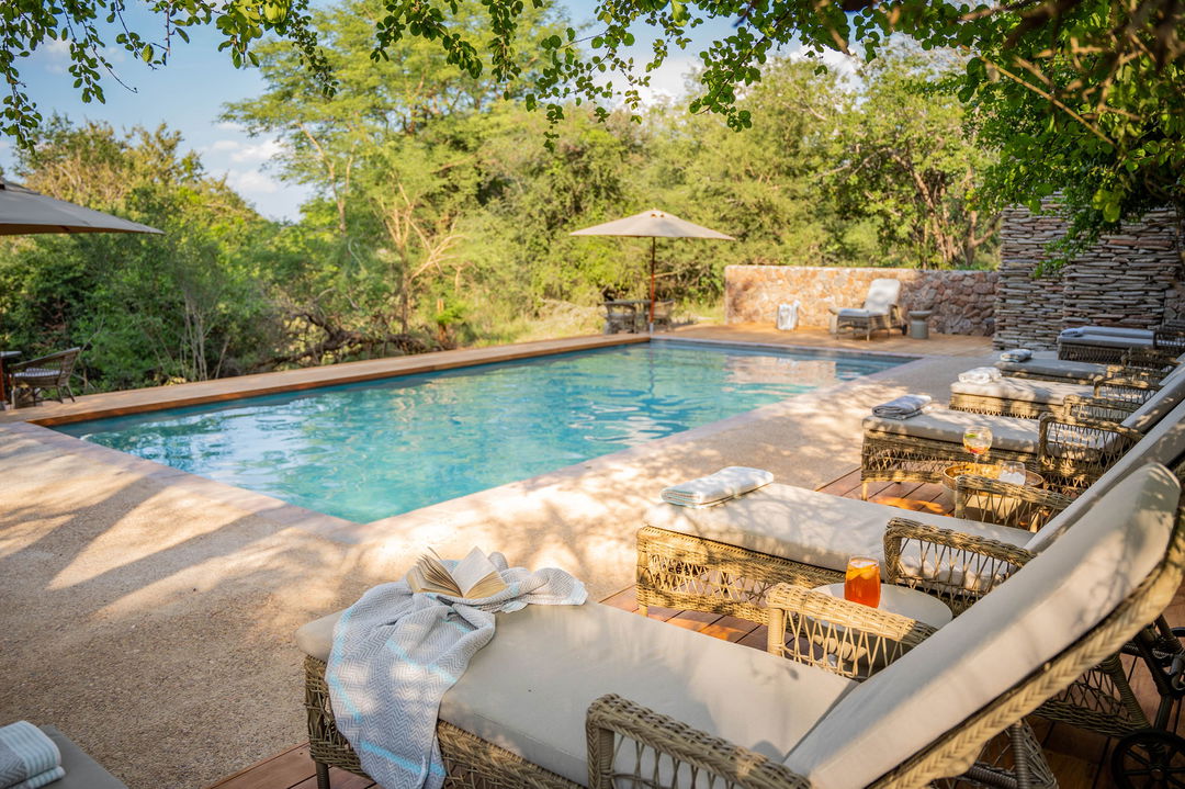 Thornybush Game lodge pool deck with loungers and drinks