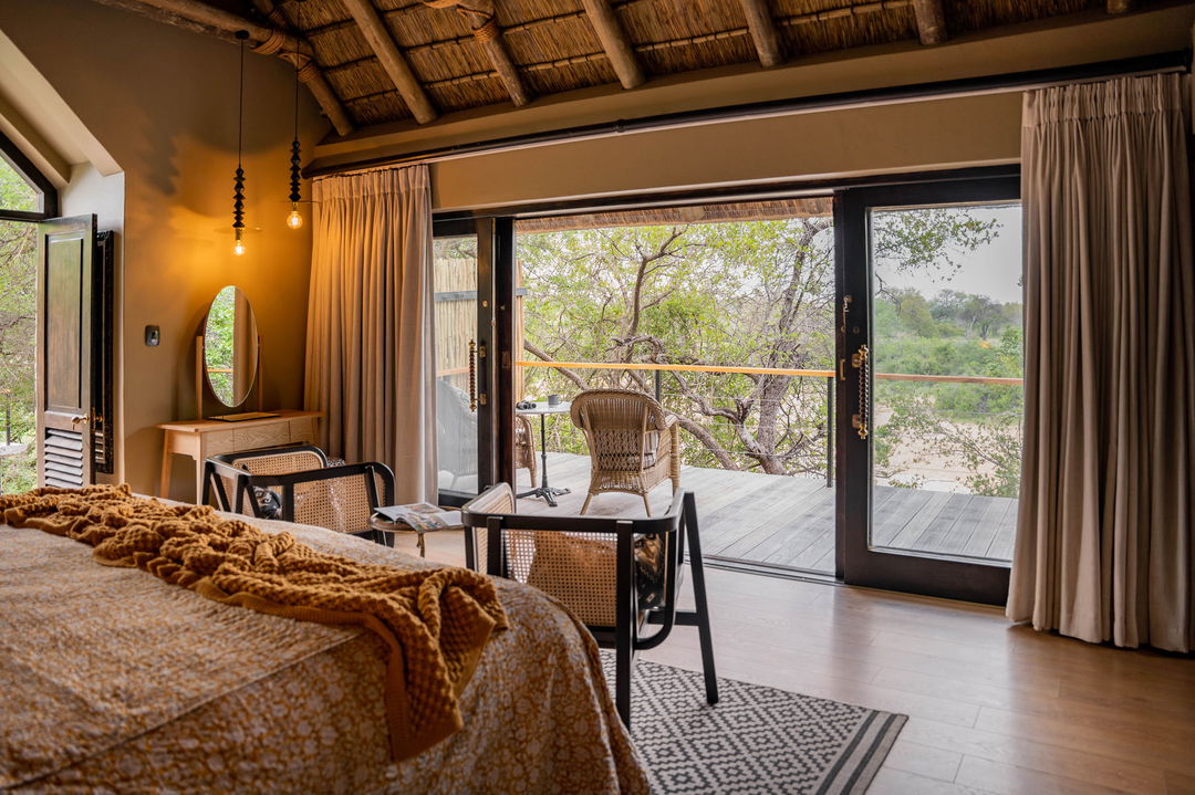 interior room view of Thornybush game lodge luxury room