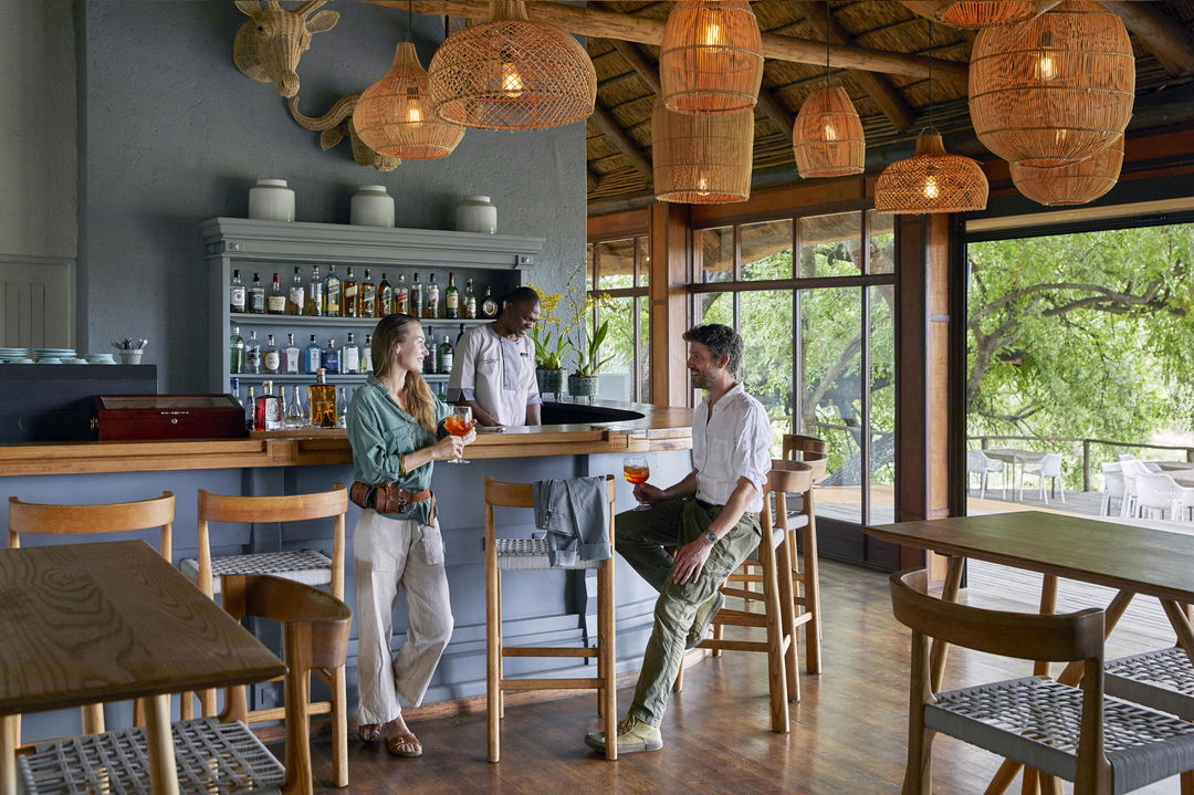 couple having drinks at Narina Lodge Bar