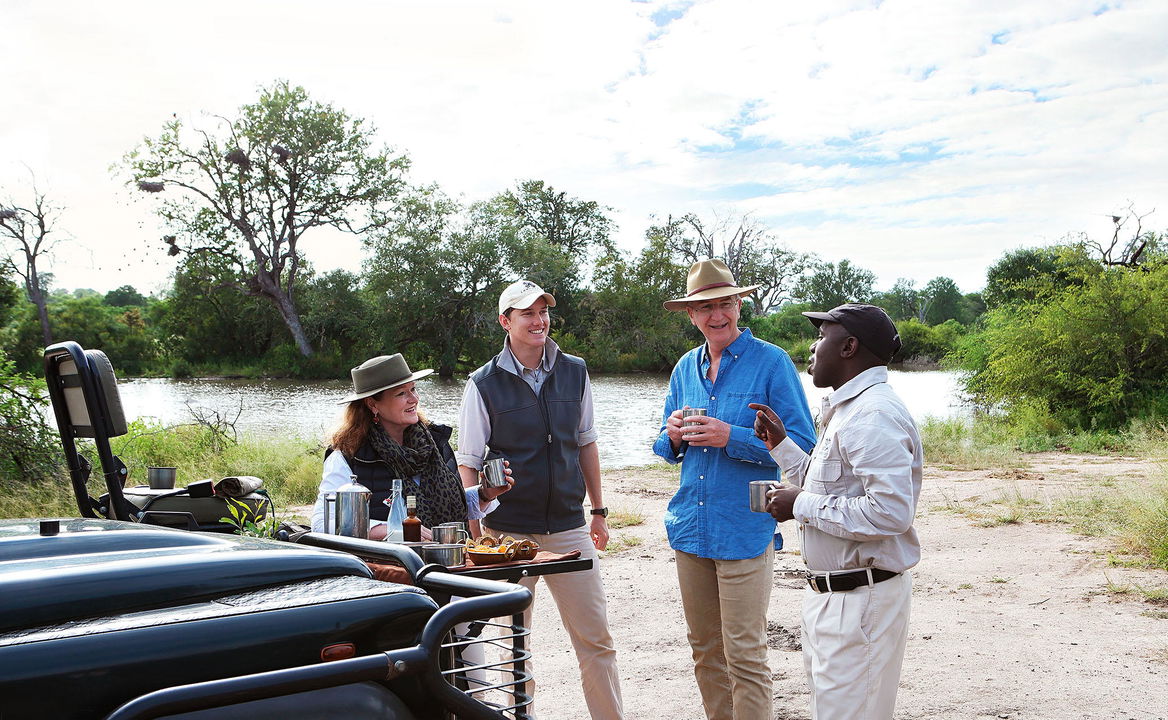 morning coffee on a game drive by Lodolozi game reserve