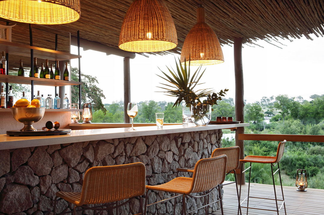 deck and bar area of Granite suite Londolozi