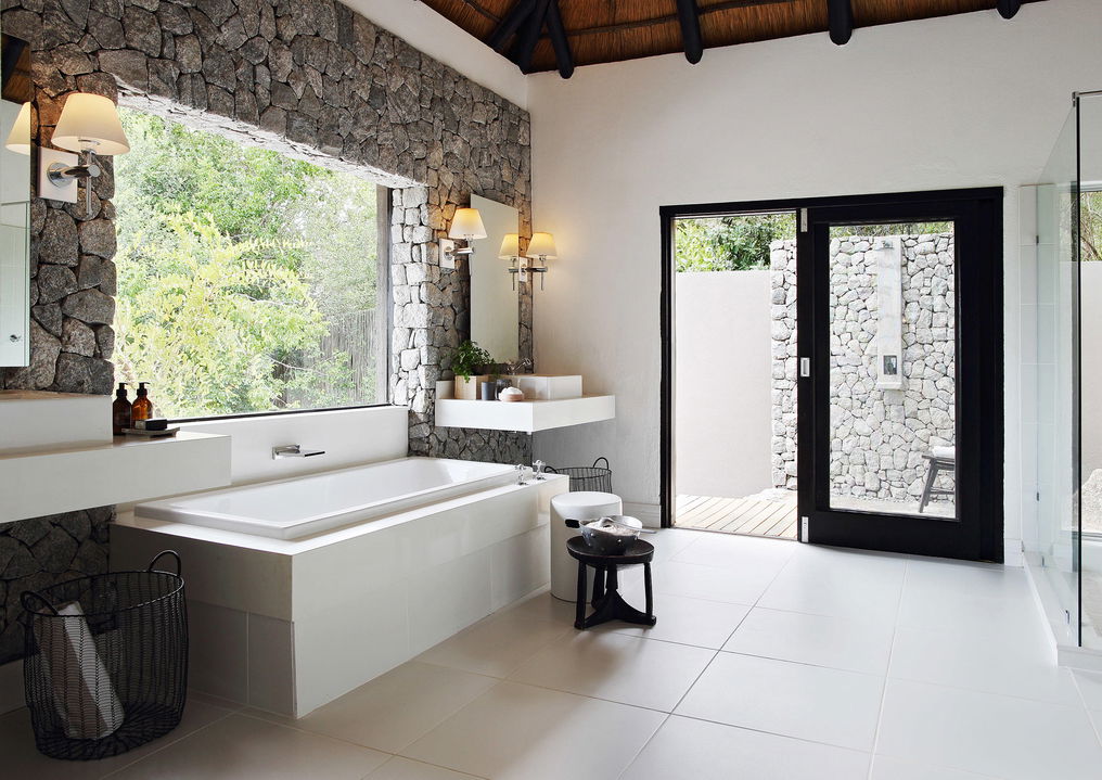 inside view of bathroom at granite suites Lodolozi
