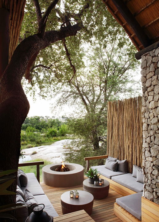 firepit on deck by Granite suites Londolozi
