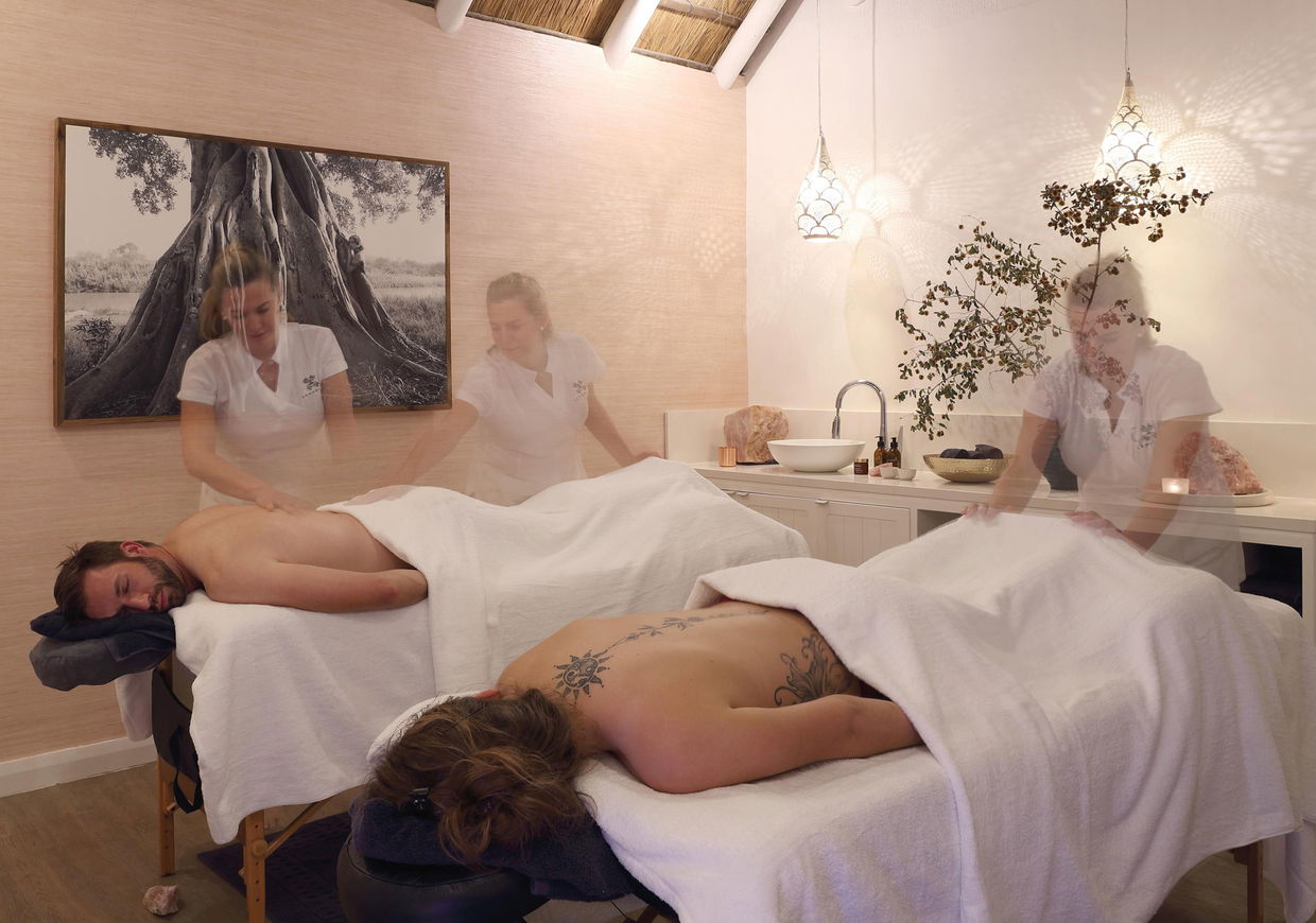 guests getting messages in healing house spa of Londolozi game reserve