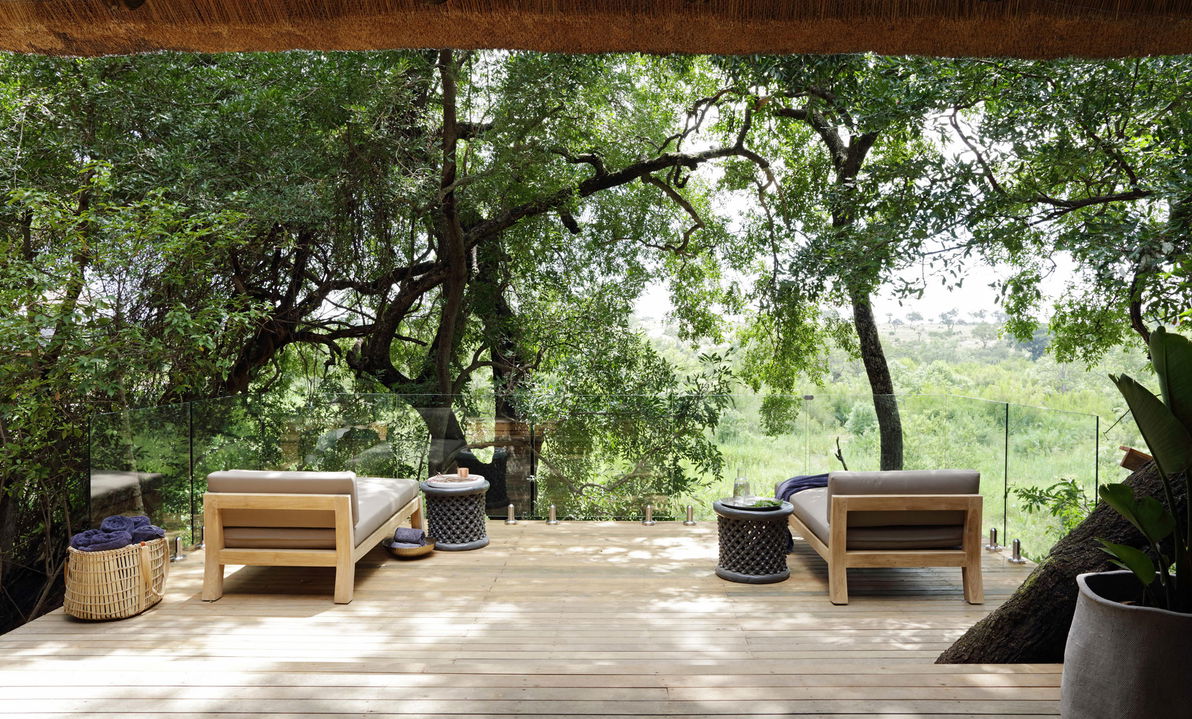 treatment beds on deck of healing house spa Londolozi