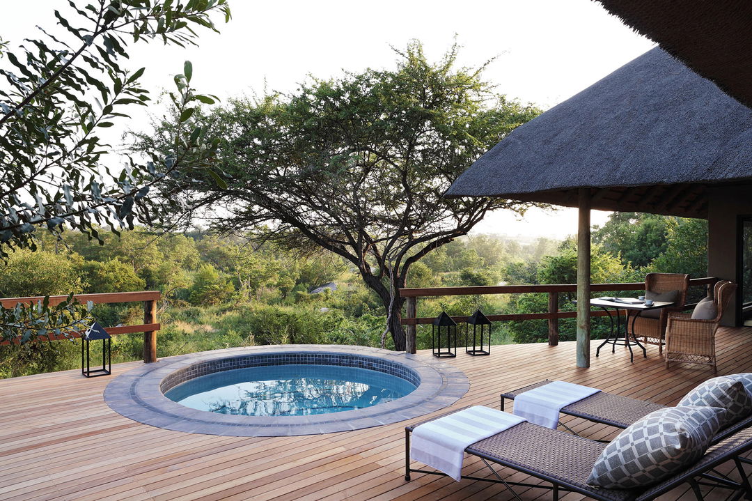 splash pool and deck view of a private suite at Pioneer Camp Londolozi