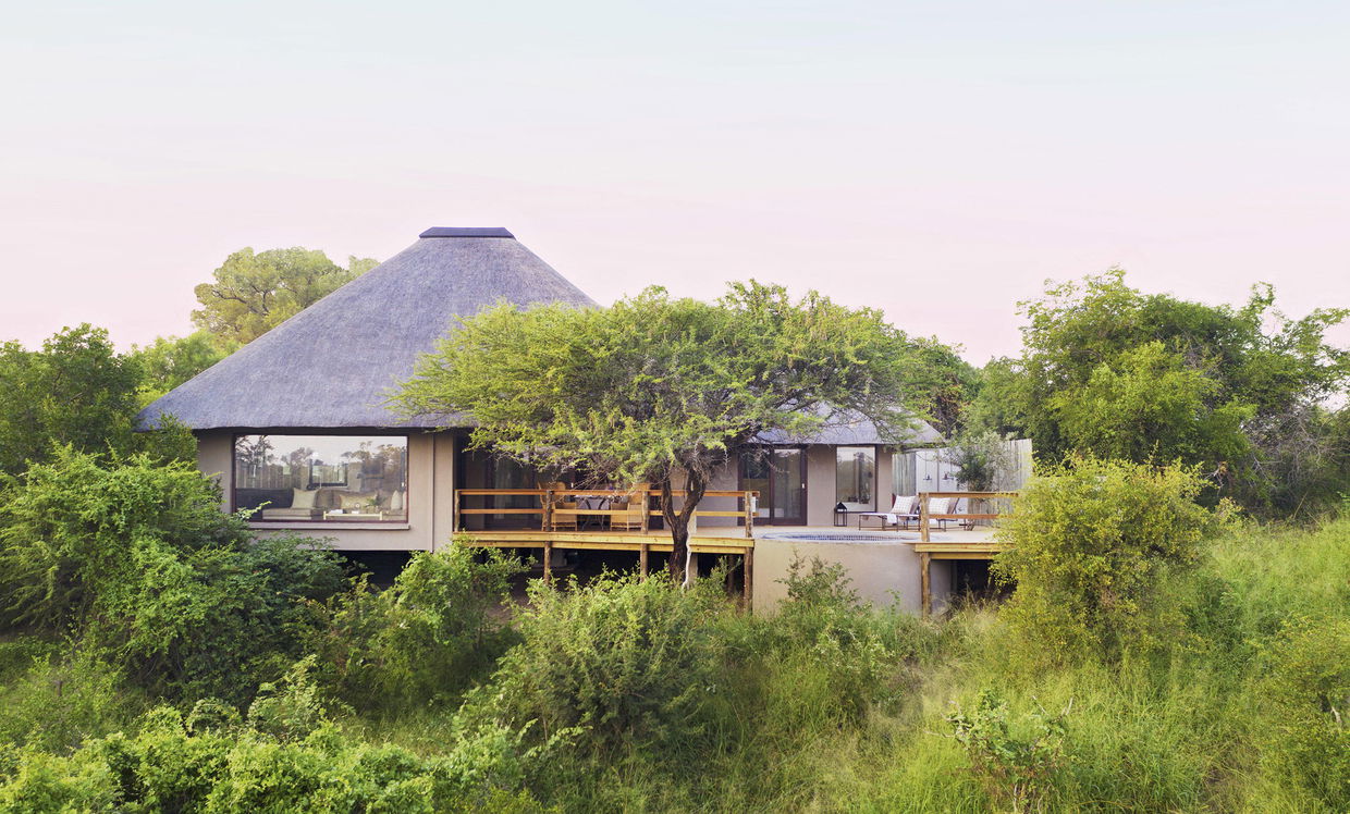 exterior view of a suite at pioneer camp Londolozi