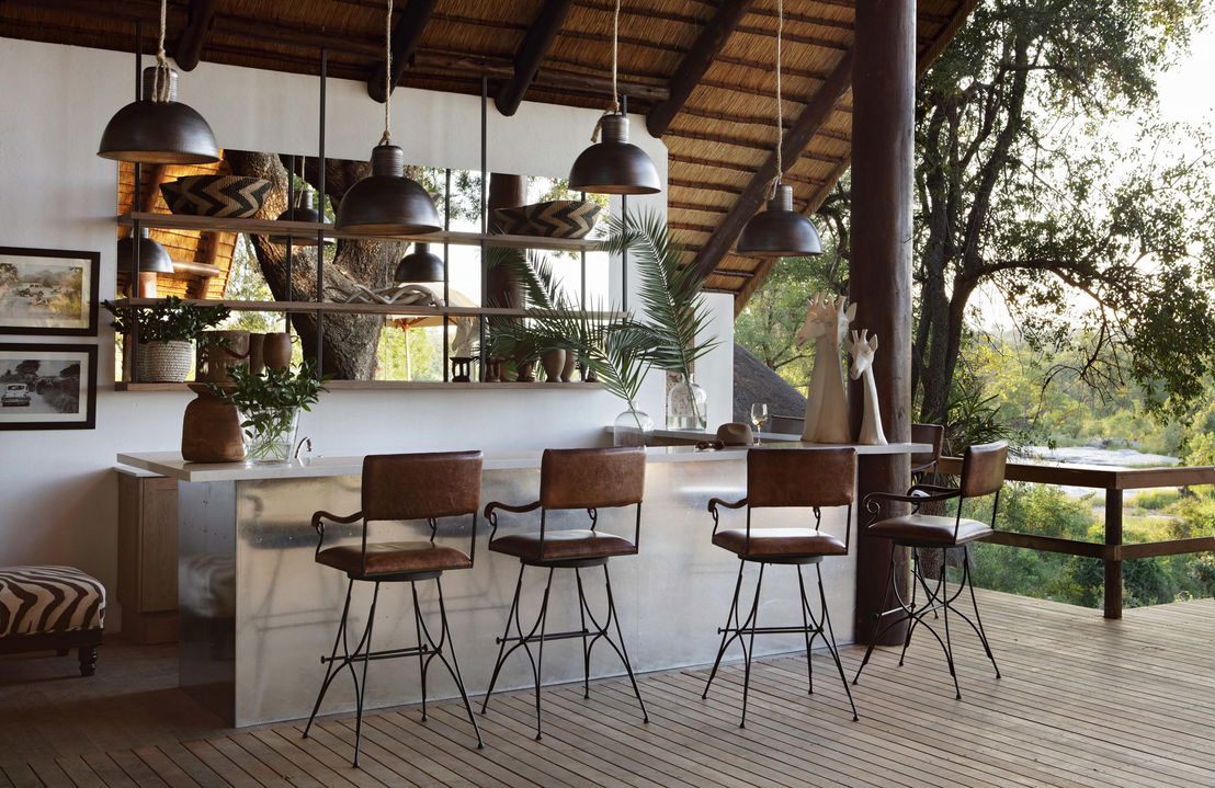 bar counter with chairs at Varty camp Londolozi game reserve