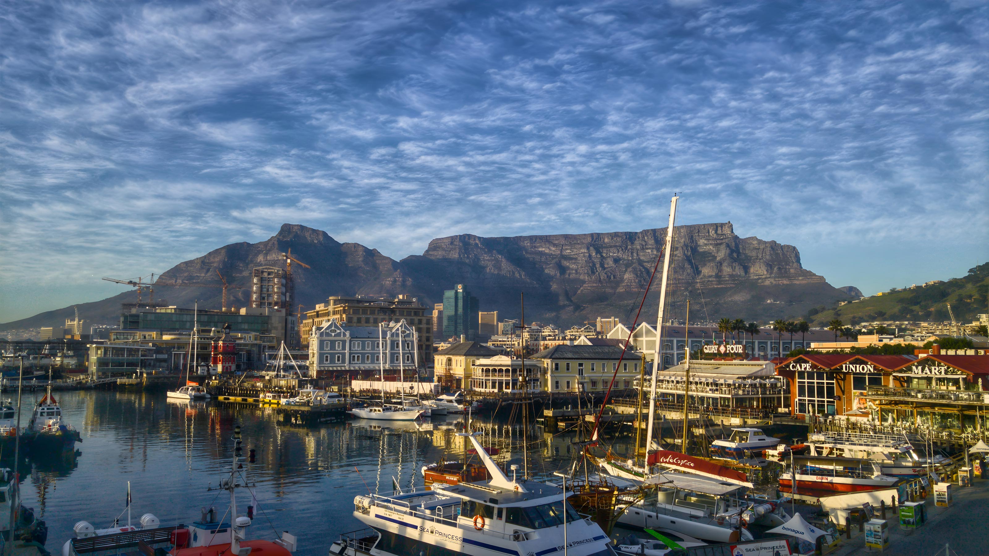 Victoria and Alfred Waterfront in Cape town with Table Mountain in backdrop 