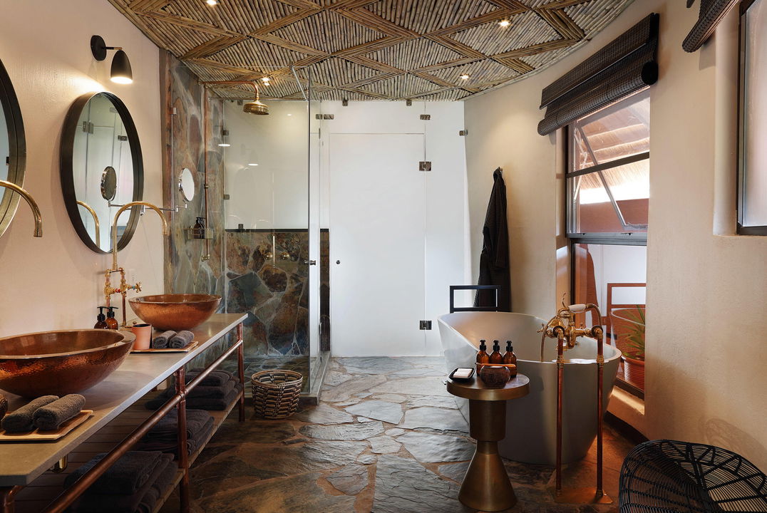 btahroom facilities of the luxury suites at MalaMala Main Game lodge