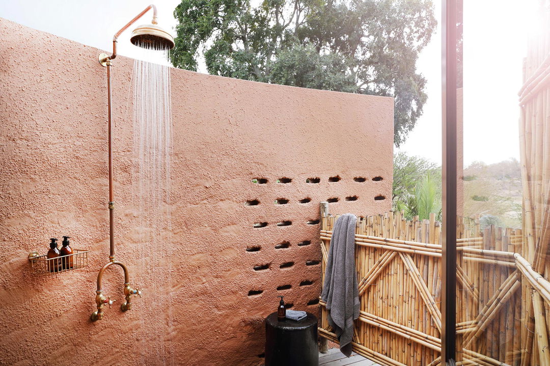 outdoor shower at MalaMala Main Game lodge