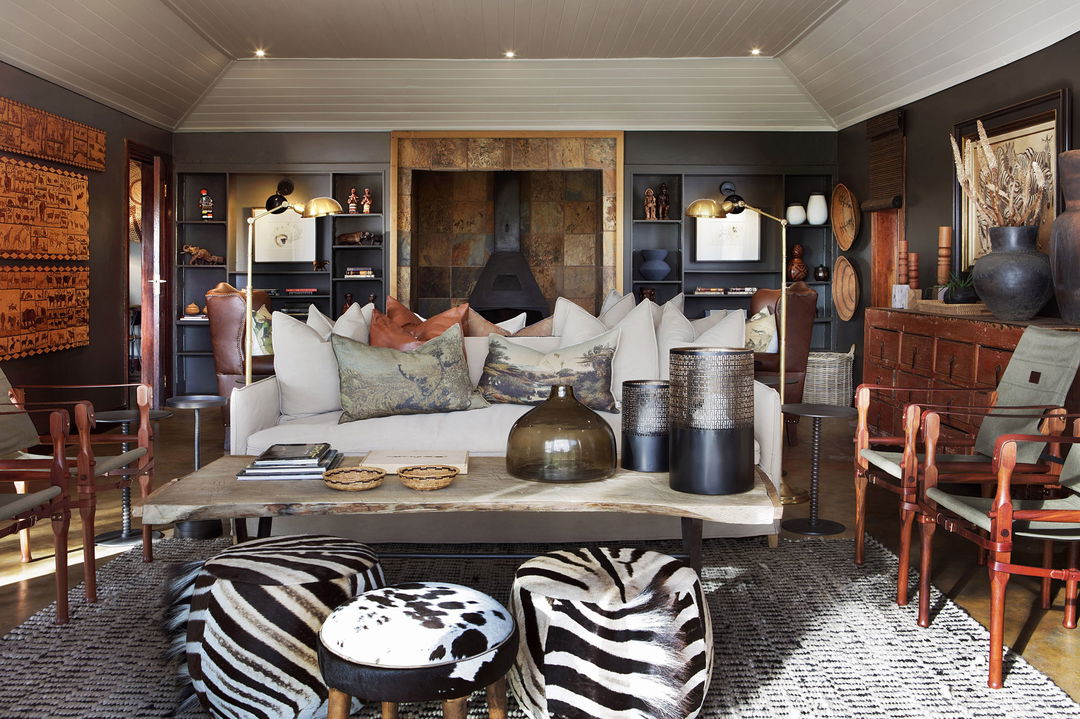 living area of a suite at Sable Camp MalaMala