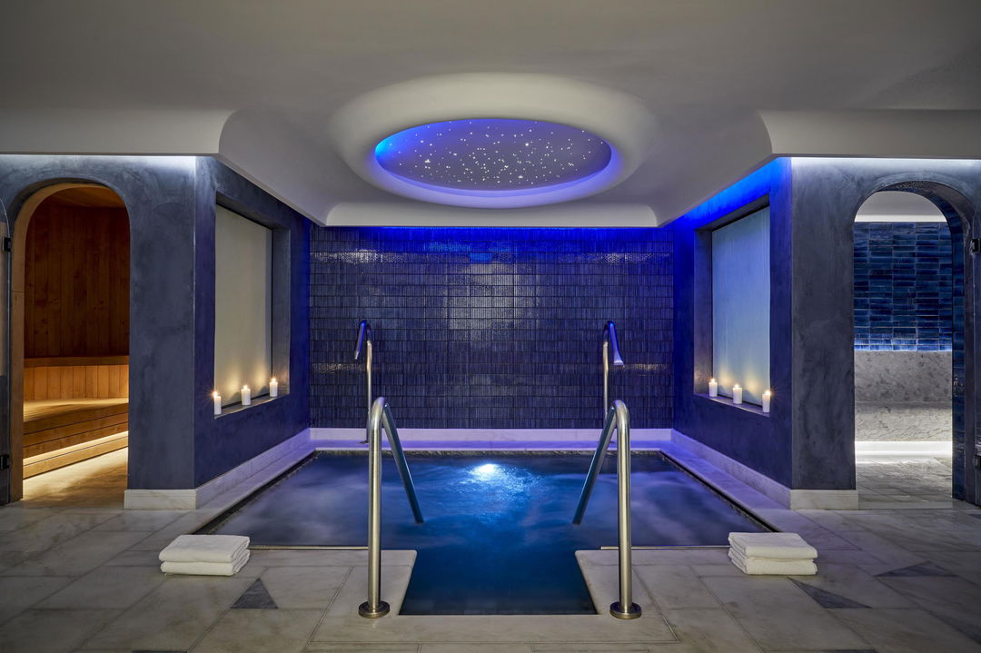 spa bath and pool at One&Only Resort Waterfront Cape Town