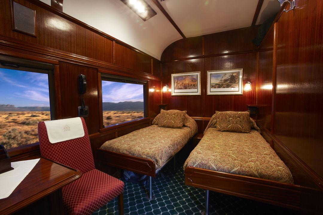 two single beds in room of Rovos rail train