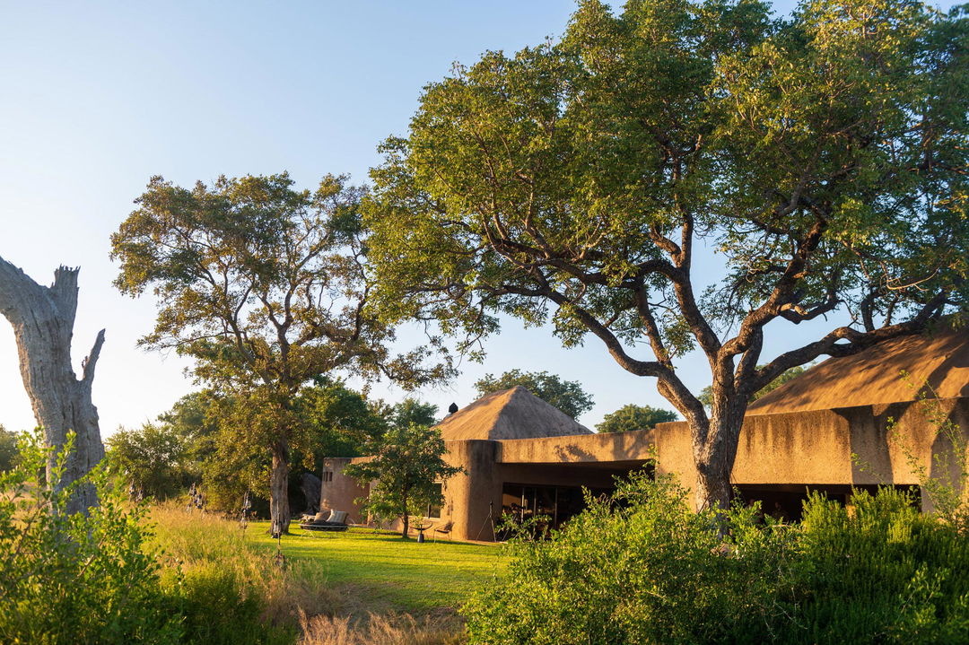 sunrise exterior view of sabi sabi earth lodge