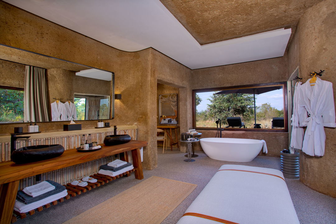 view of bathroom of amber villa at sabi sabi earth lodge