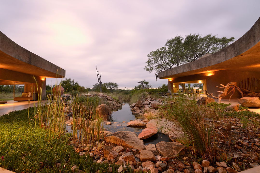 earth lodge at sabi sabi viewed from the inside