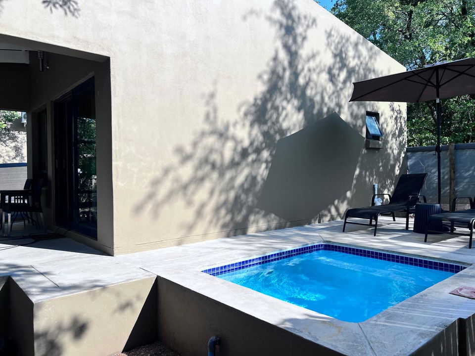splash pool at fever tree room by secrets VIP safari lodge Komatipoort