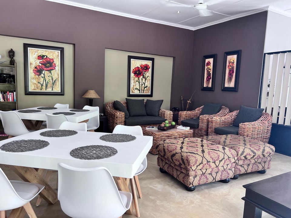 dining and lounge area at secrets vip luxury lodge