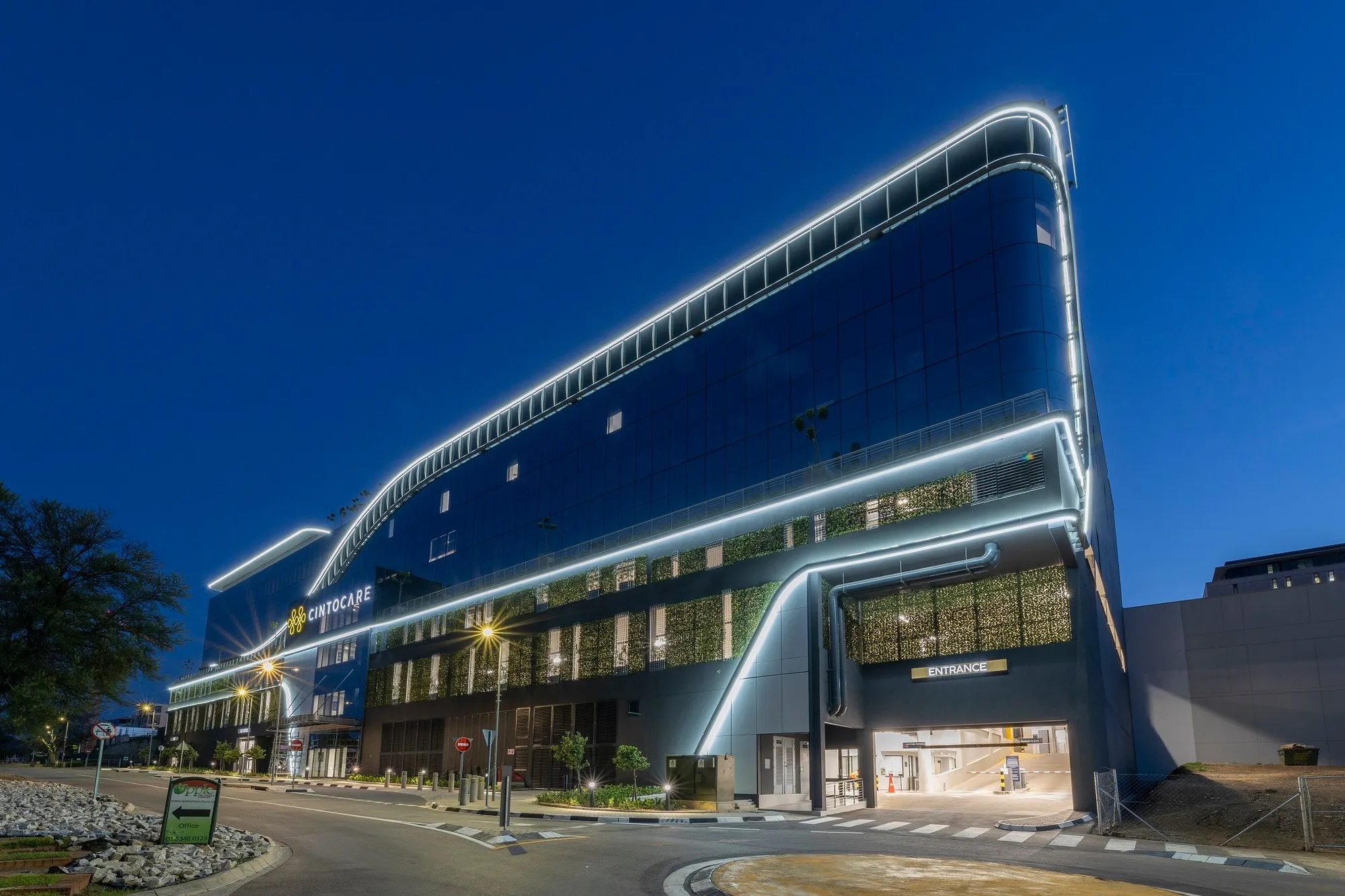 evening view of the outside of the green hospital Cintocare in Pretoria