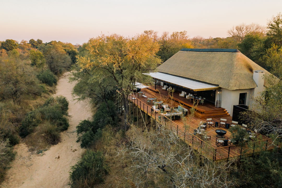 ariel view of suite at Simbambili Safari lodge Thornybush with dry riverbed below