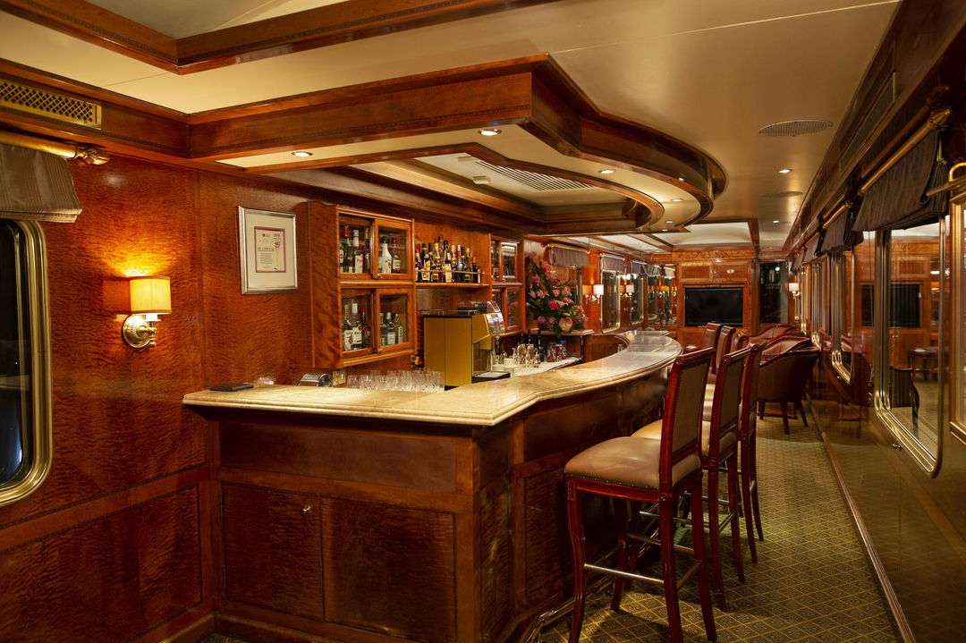 bar area in the lounge cart of the Blue Train South Africa