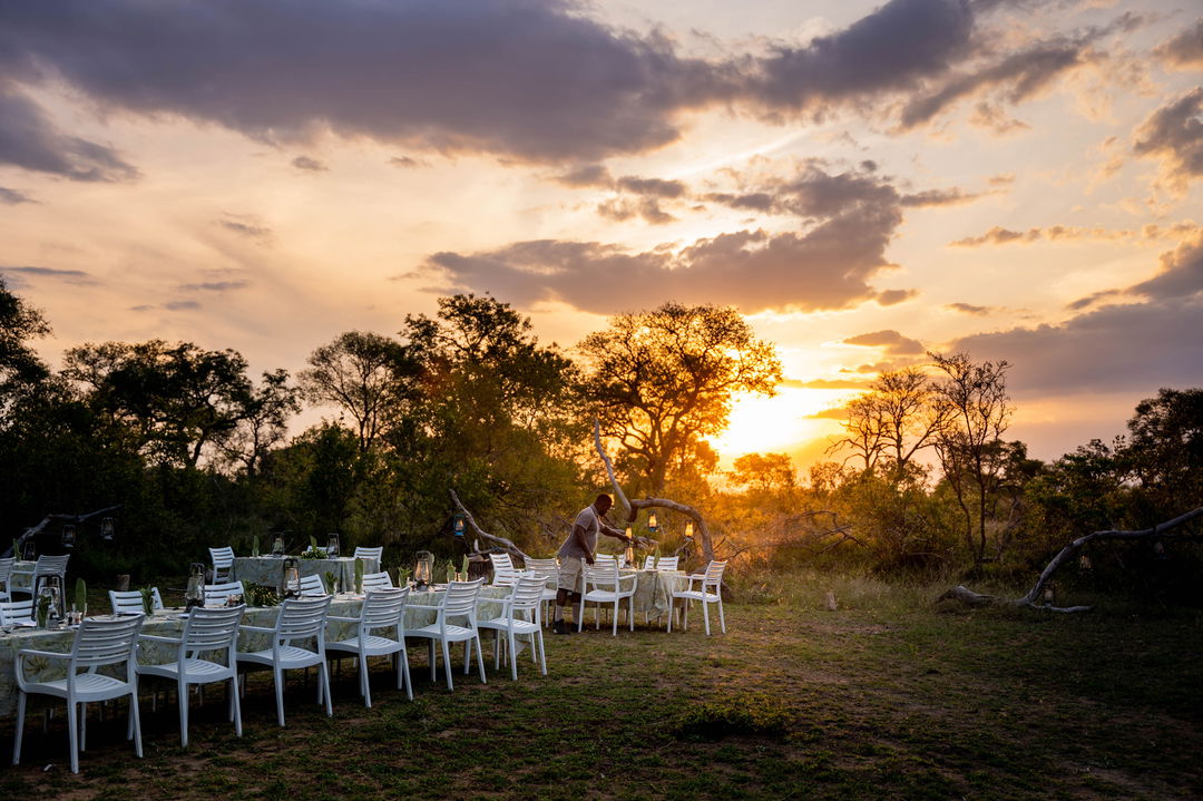 sun setting over boma ready for supper at thornybush game lodge