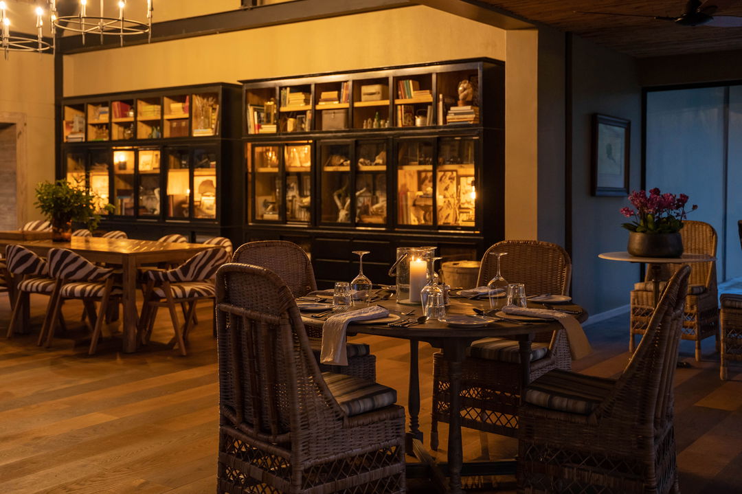 main inside dining area of thornybush game lodge at night