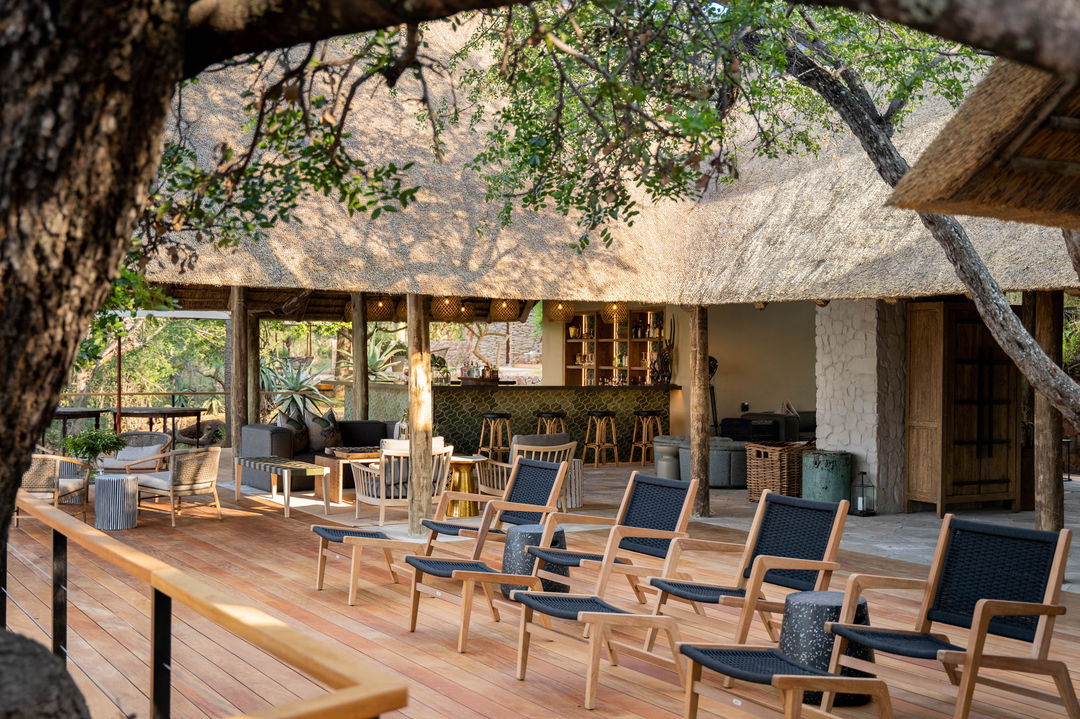  thornybush game lodge main deck area