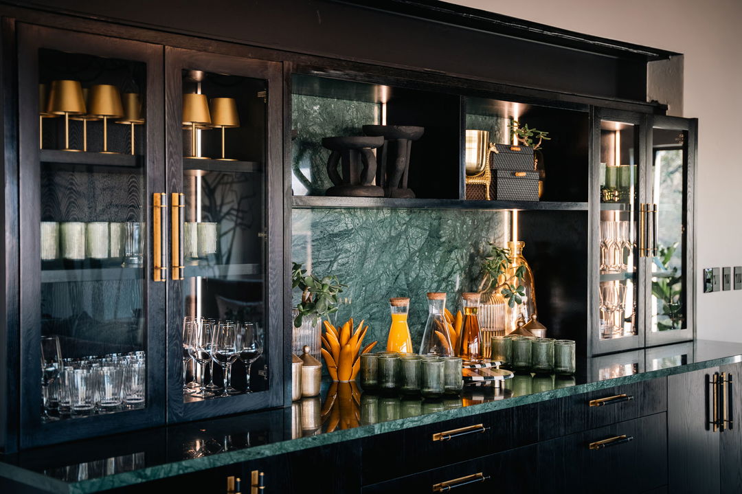 bar in reception of main lodge at thornybush simbambili