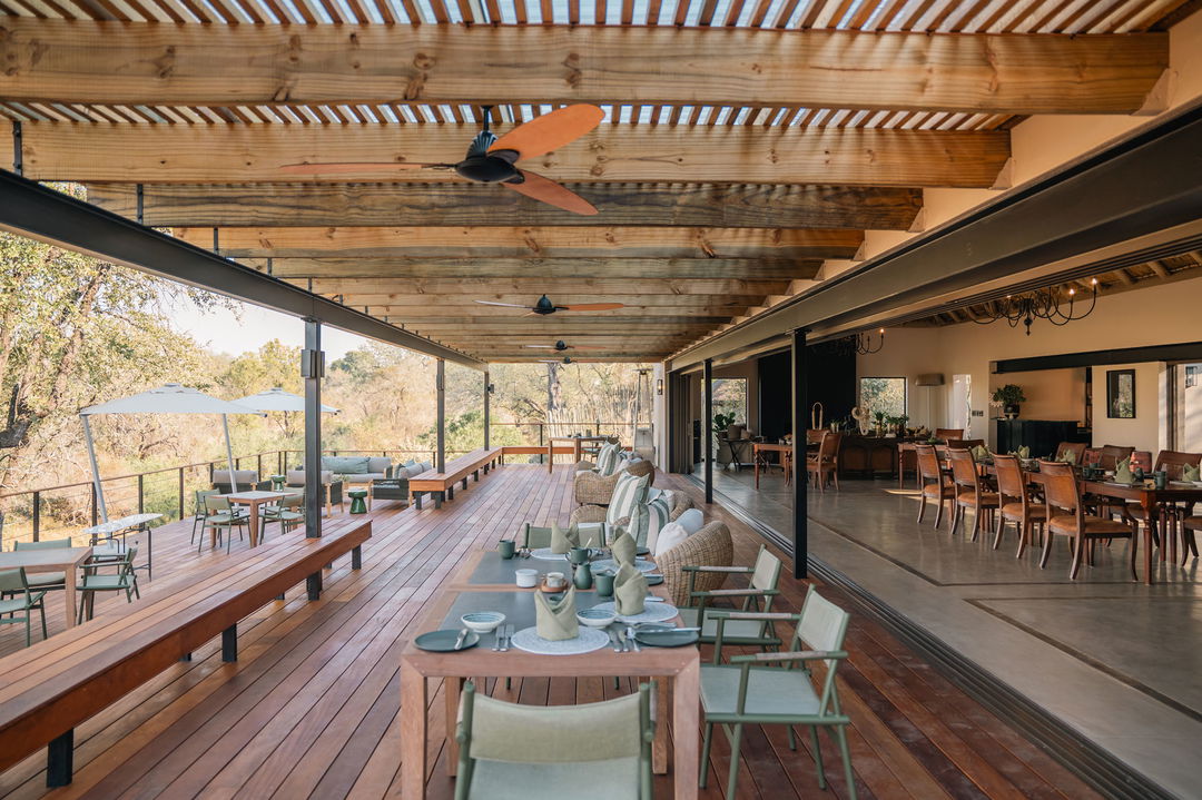 main dining area on deck of thornybush simbambili lodge