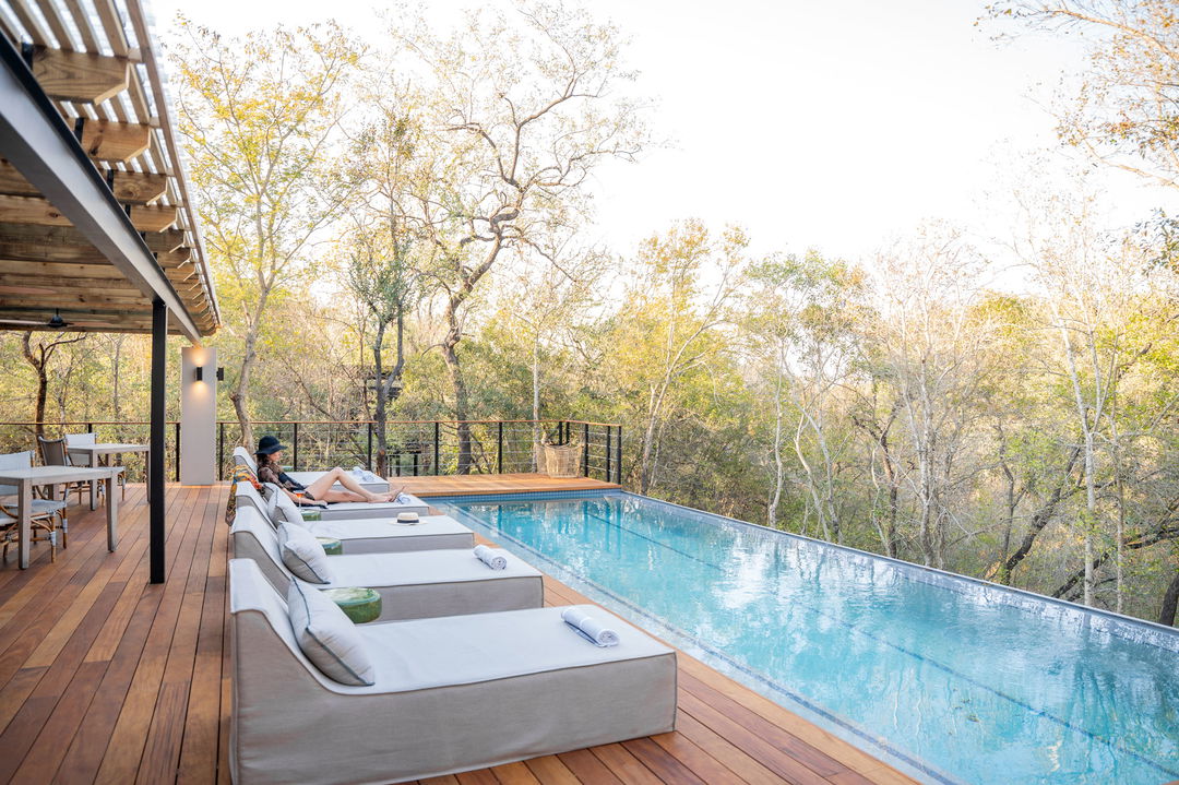pool and deck area of thornybush simbambili
