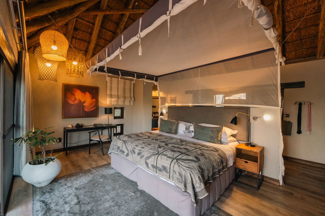 interior bedroom view of thornybush simbambili lodge