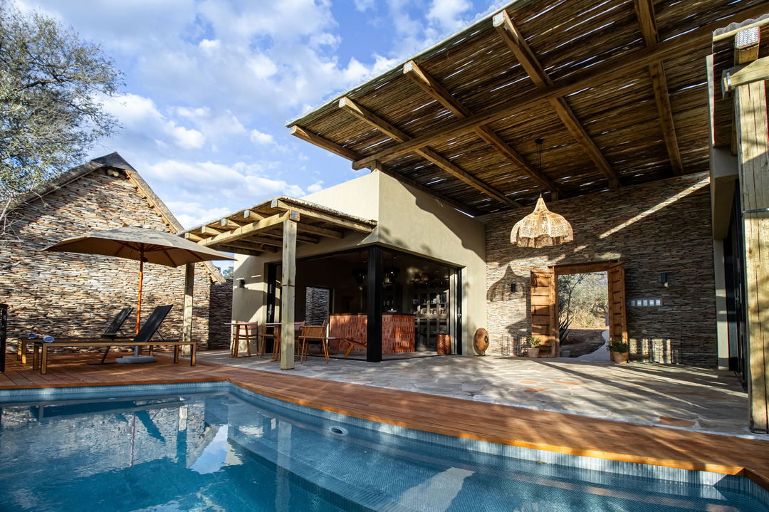 outside view of the spa at Simbambili lodge Thornybush