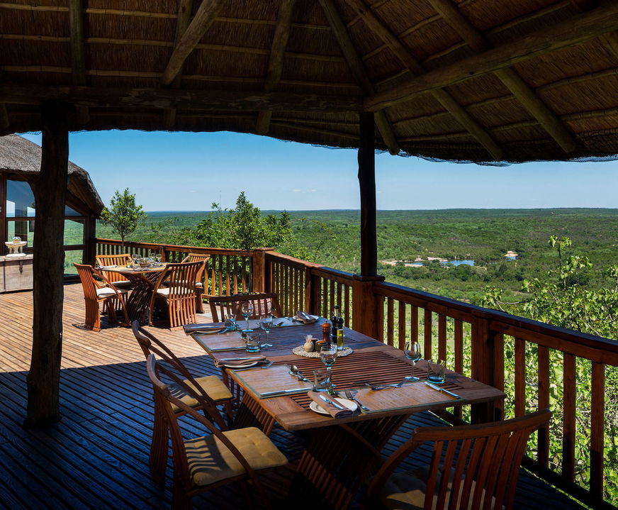 lunch setting on the deck of ulusaba rock lodge