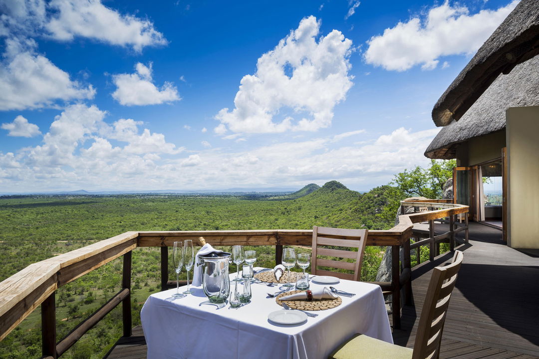 breakfast setting on deck of ulusaba cliff lodge