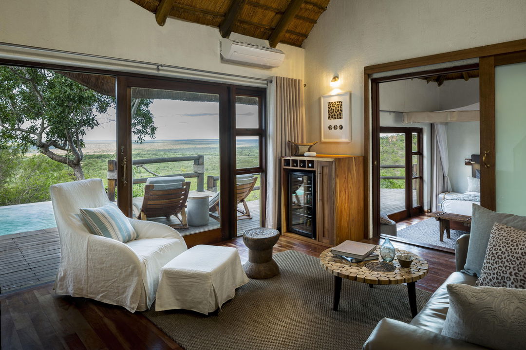 inside view of makwela dawn suite by ulusaba rock lodge