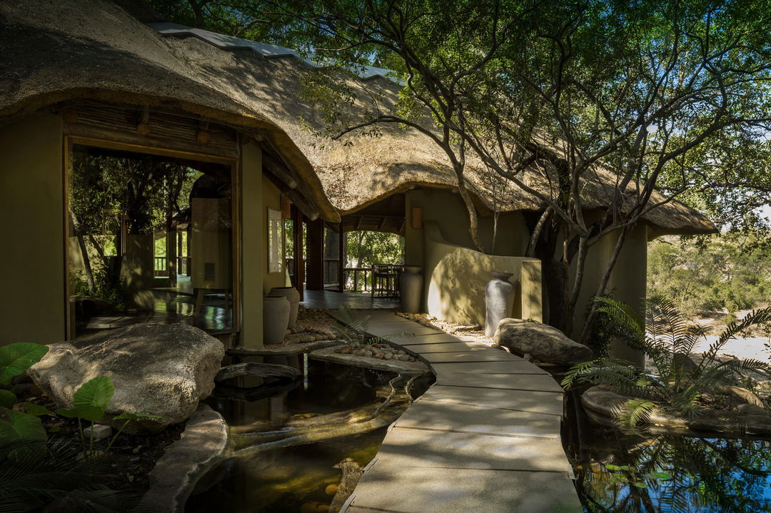 entrance way to ulusaba safari lodge