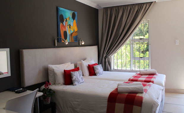 Twin Room  En-suite with shower and Toilet 