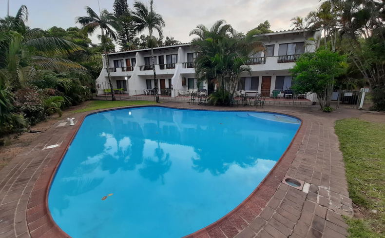 All flats are on ground floor, in front of pool. All flats are on ground floor, in front of pool.