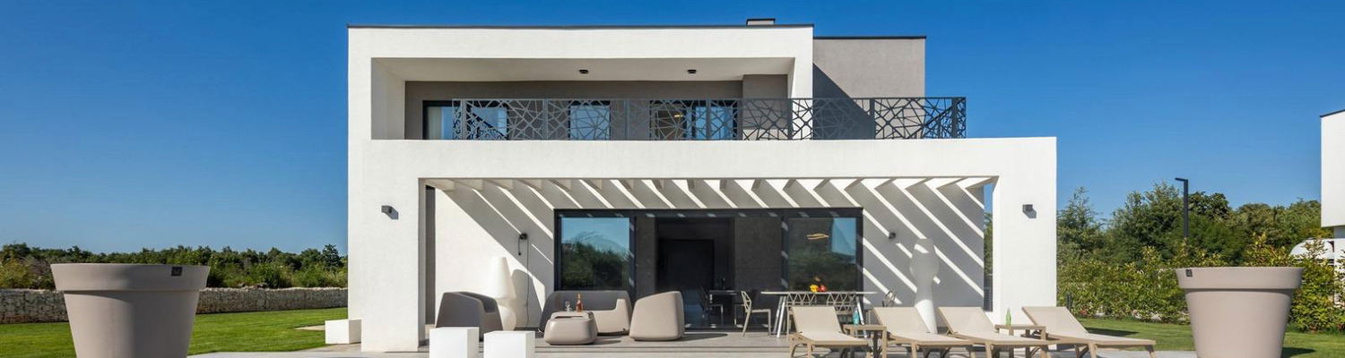 A stunning villa tucked away in the countryside of Svetvinčenat, Istria. This is the ultimate destination to recover from the stress of city life. Come and relax at our beautiful villa.