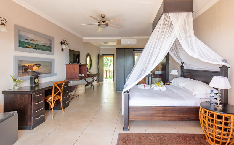 Classic Room with king size bed, sea view wi-fi, en-suite