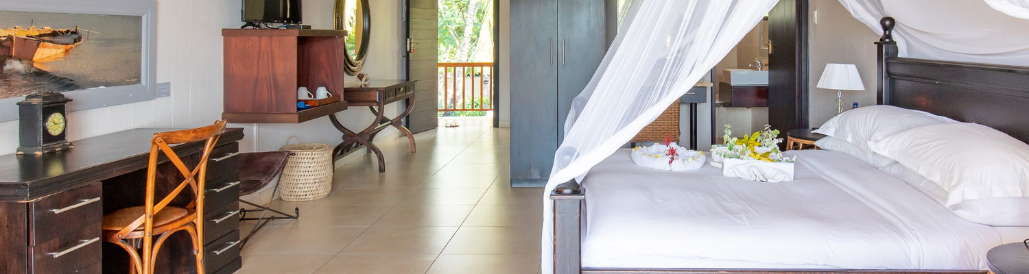 Classic room at Aguia Negra, wi-fi, en-suite, tea and coffee station, fridge, sea-view