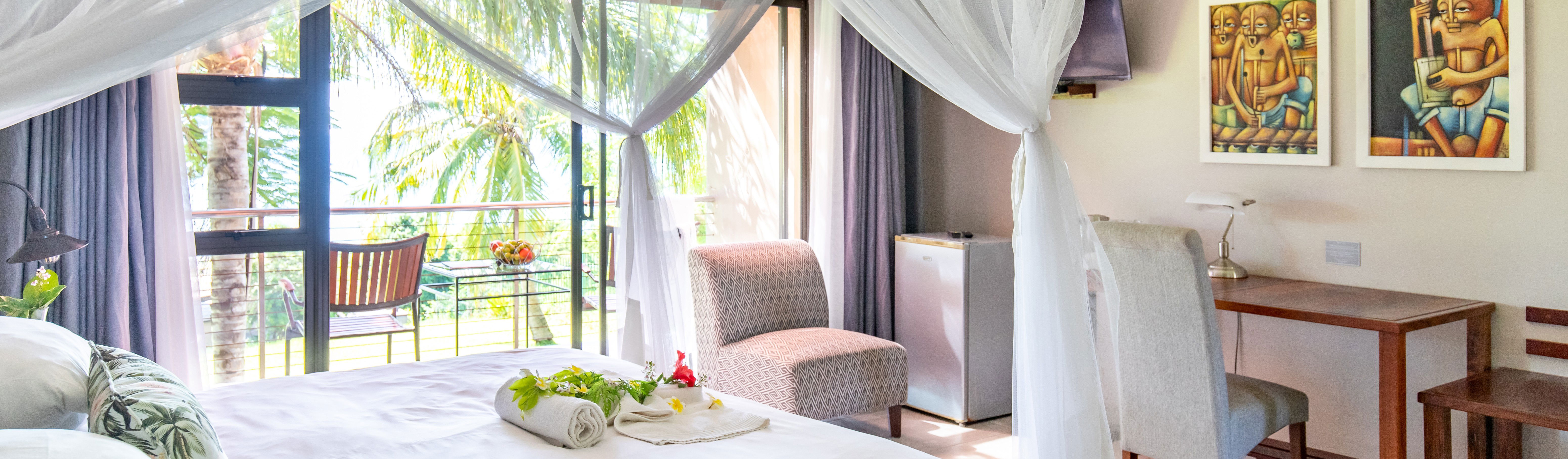 Deluxe room, ocean-view, en-suite, bar fridge, wi-fi, tea and coffee station