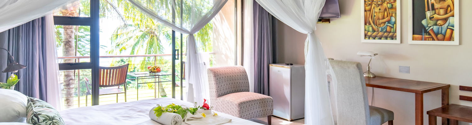 Deluxe room, ocean-view, en-suite, bar fridge, wi-fi, tea and coffee station
