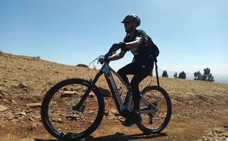 Bike Guide riding Scott Strike eRIDE 930 in Ethiopia